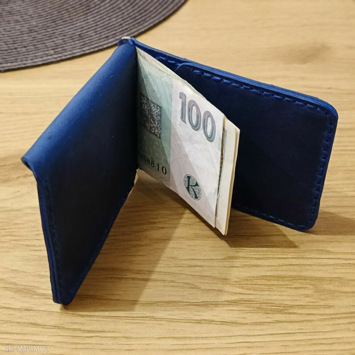 Portfel z klipsem na banknoty z grawerem - skóra naturalna, kieszeń na monety i karty