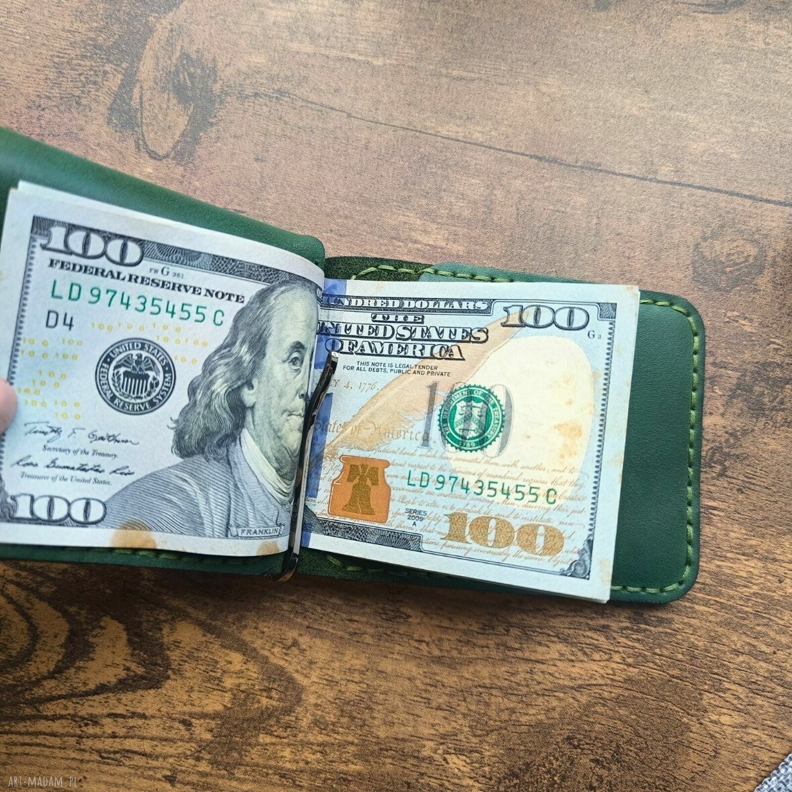 Zielony portfel z klipsem na banknoty, grawerem i kieszenią na monety - ręcznie szyty