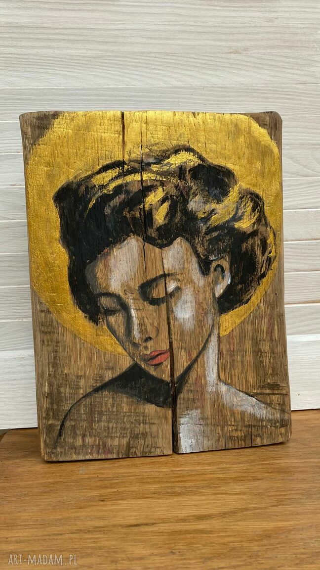 Portret retro anioła na drewnie - anioł stróż szczęścia