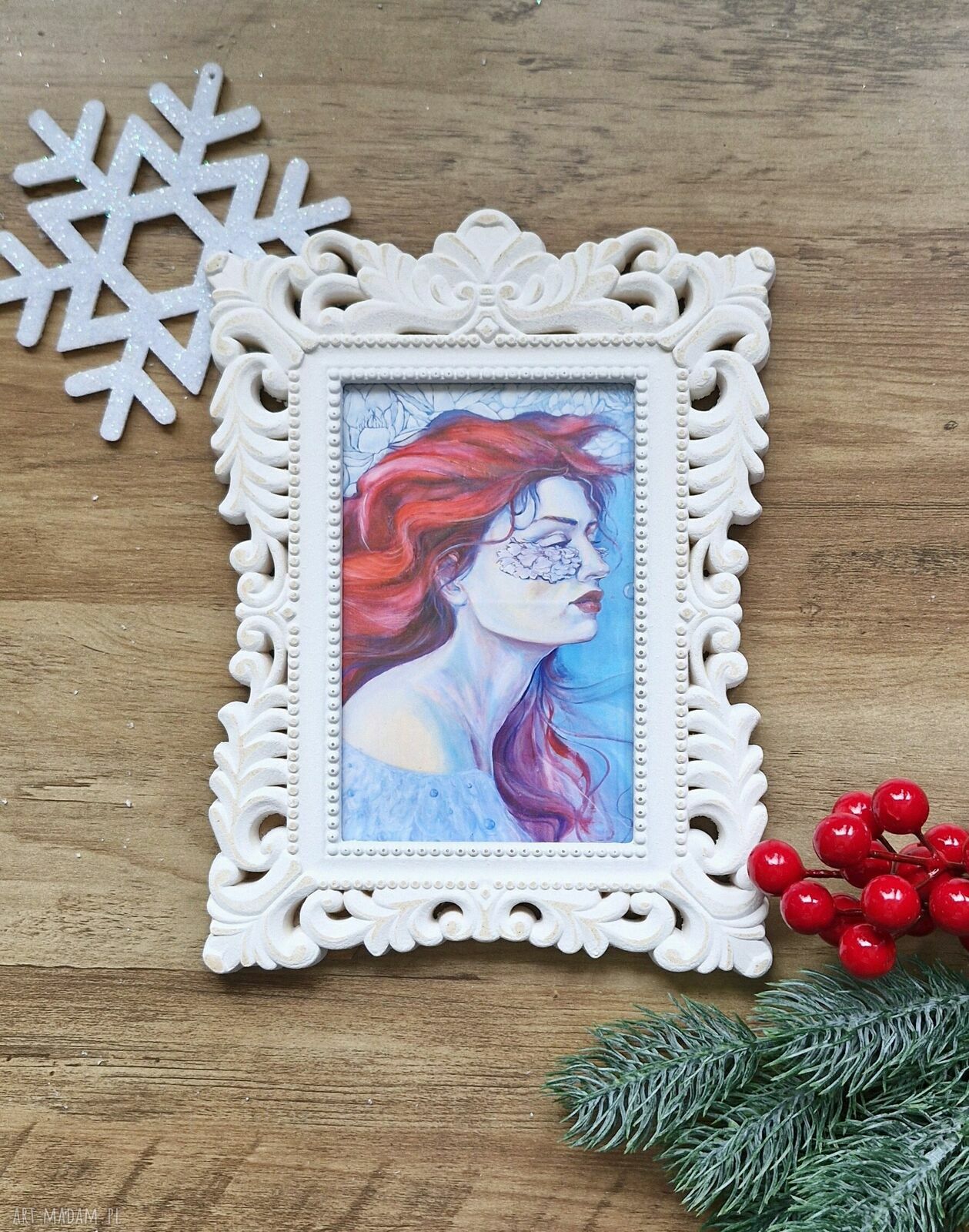 Portret pewnej siebie kobiety w ramce - oprawiona grafika na prezent dla niej