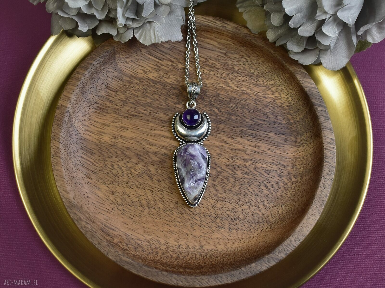 Posrebrzany wisiorek z surowym ametystem amulet na łańcuszku