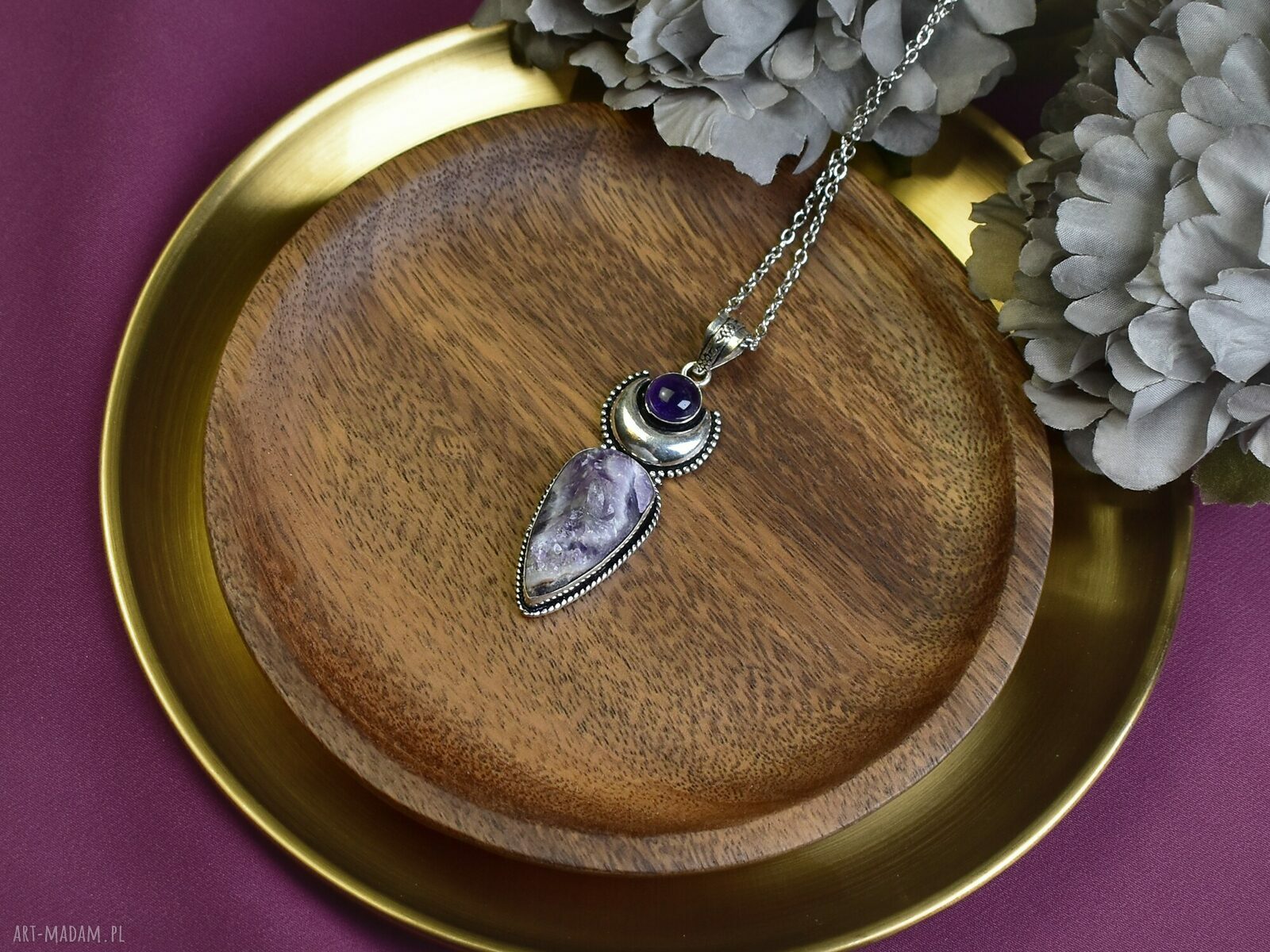 Posrebrzany wisiorek z surowym ametystem amulet na łańcuszku