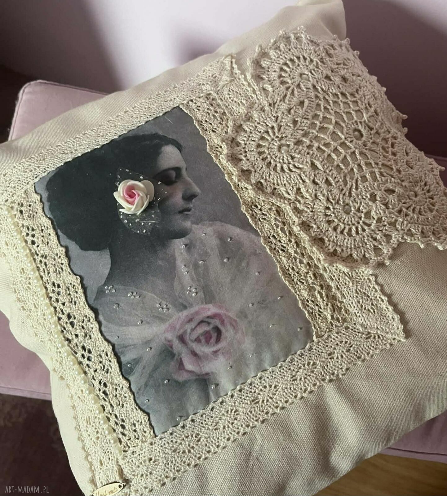 Poszewka retro 40x40 cm beżowa - ręcznie szyta z koronką