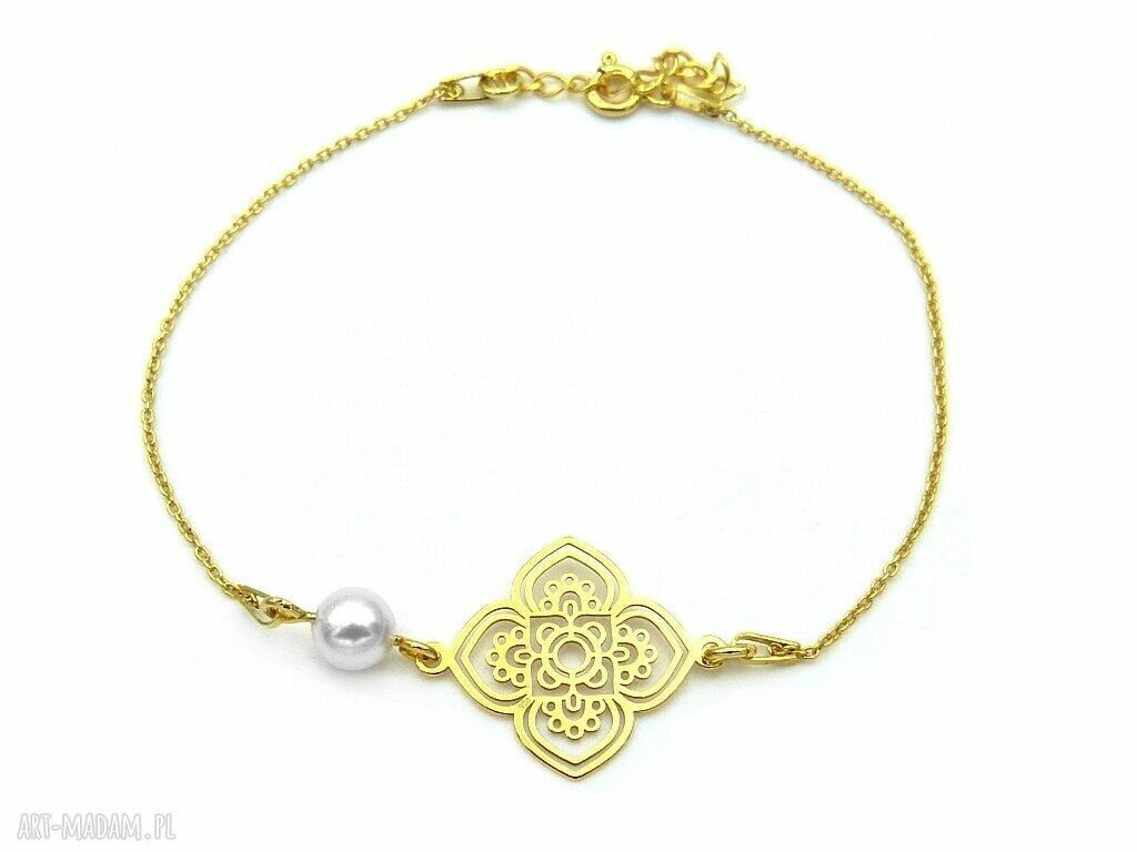 Pozłacana bransoletka boho z mandalą i białą perłą Swarovski - srebro 925