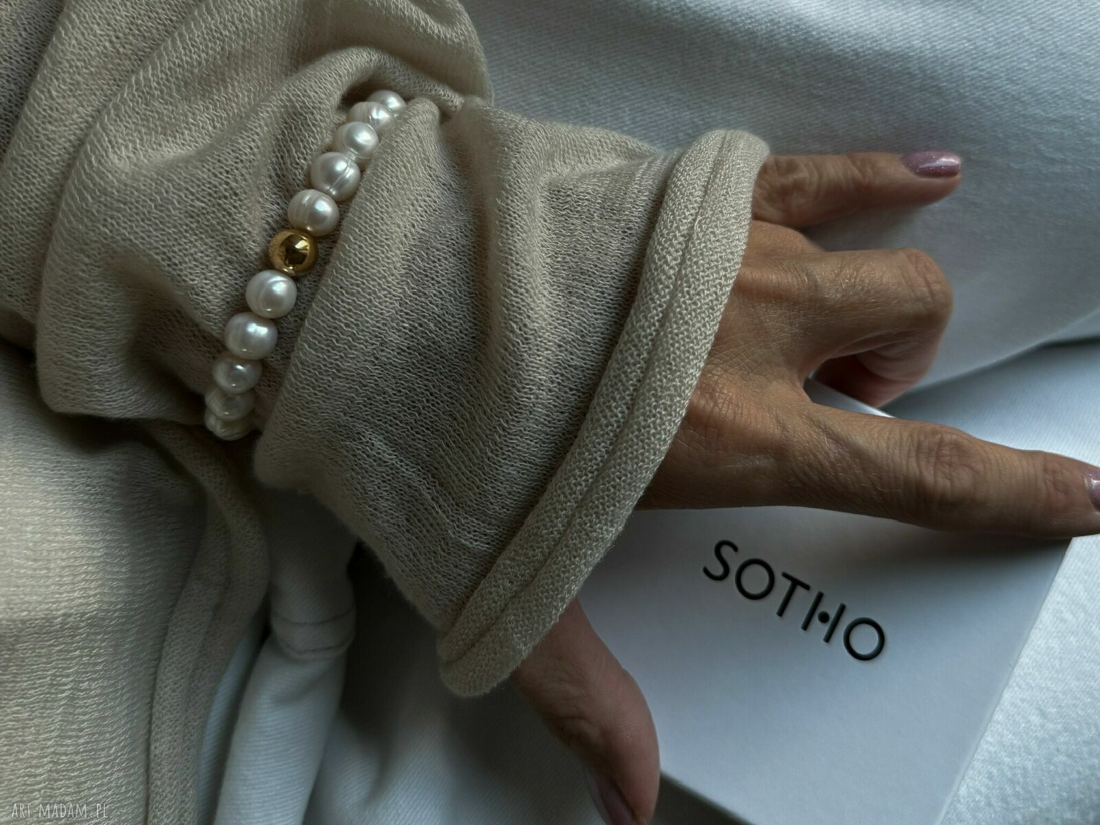 bransoletki: Bransoletka z różowego złota z pereł naturalnych z kulką Autorskie