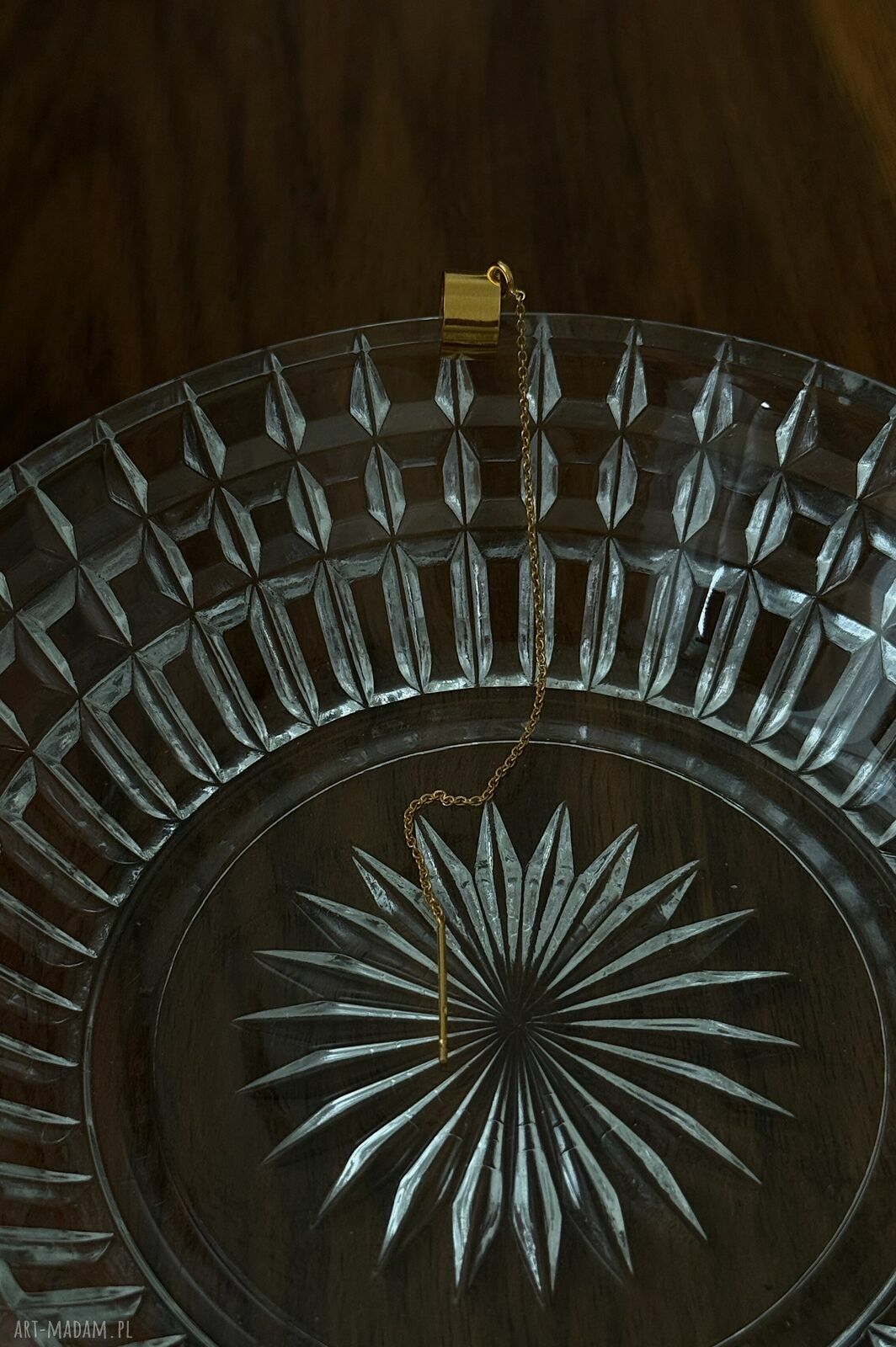 kolczyki: Złota nausznica z przewlekanym łańcuszkiem HandMade