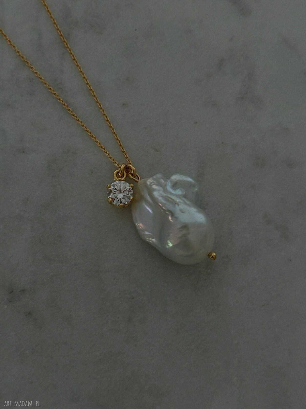 naszyjniki: Złoty naszyjnik z barokową perłą i bezbarwną cyrkonią Handmade