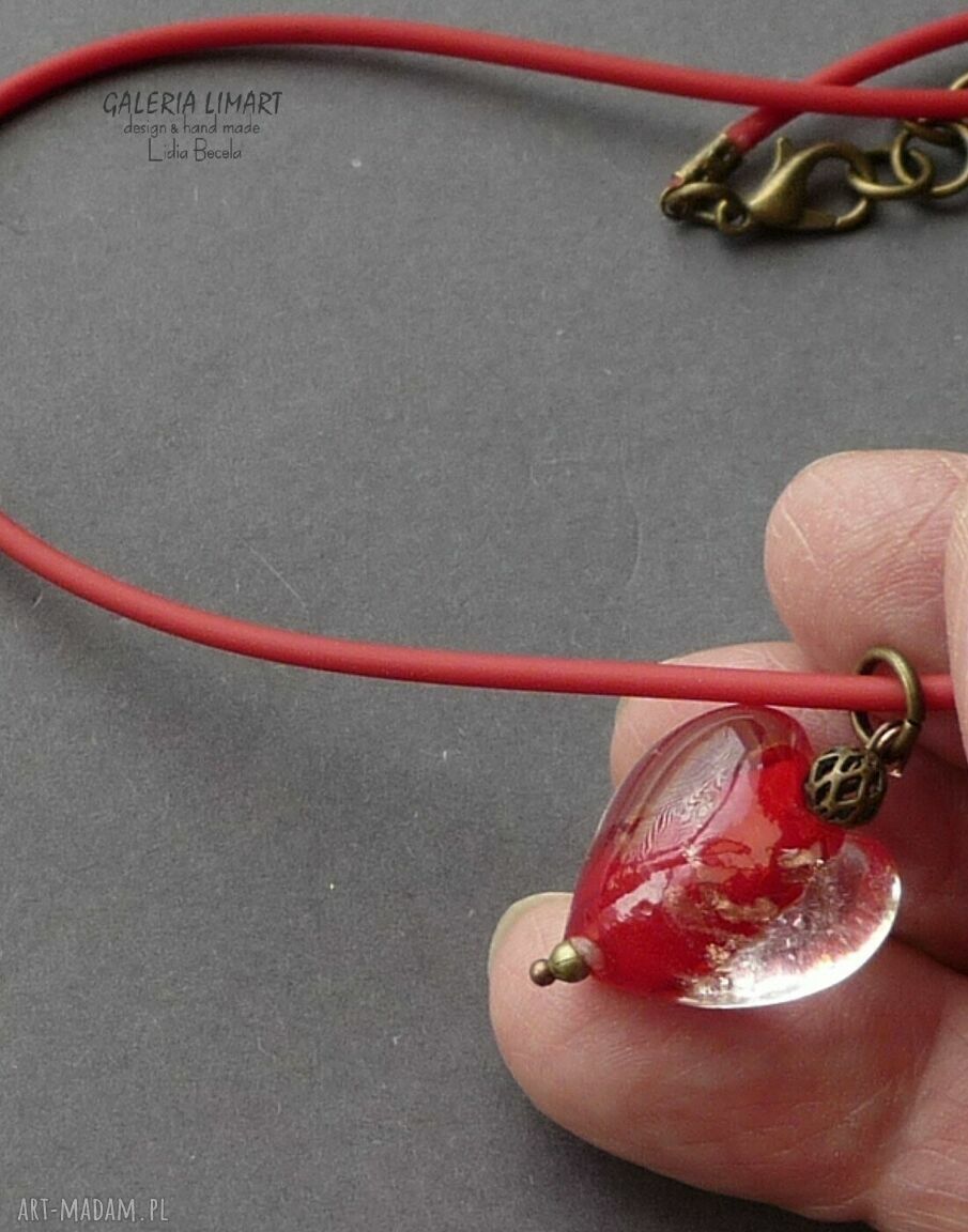 Czerwone serduszko ze szkła weneckiego - wisiorek handmade dla mamy