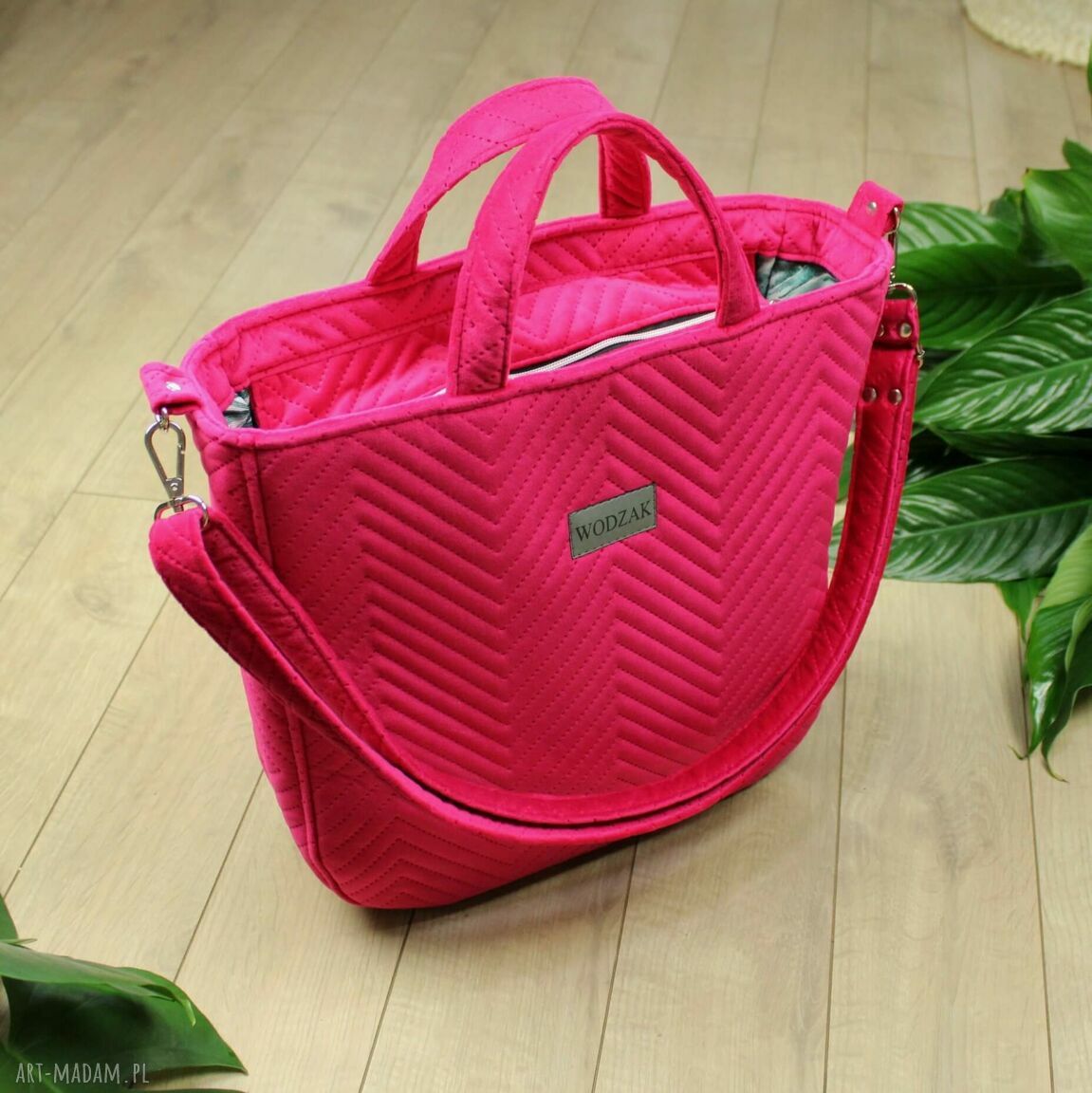 na ramię: Torebka damska Aurora z malinowego weluru Ręcznie wykonane