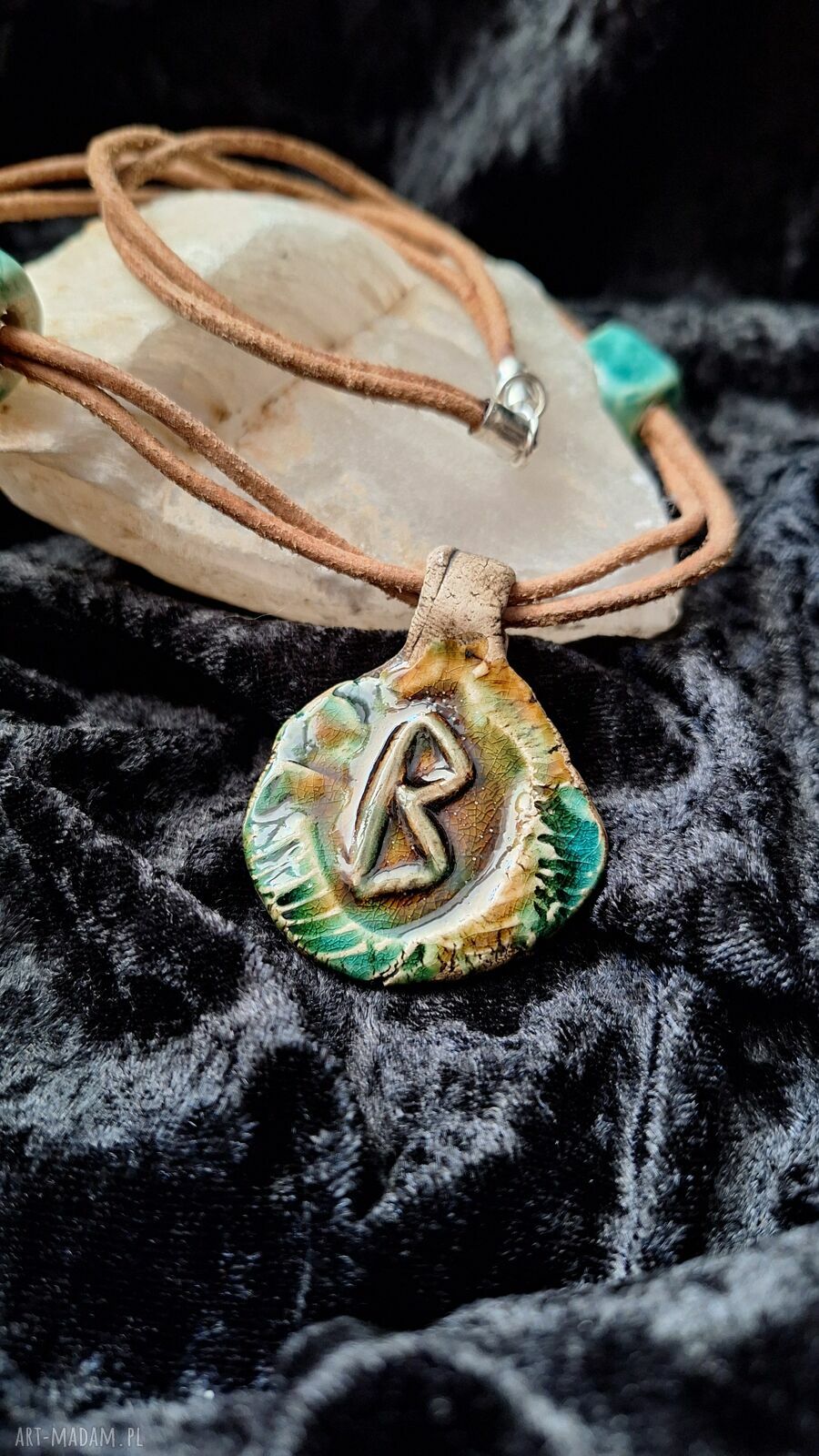 Ceramiczny wisior amulet Runa Berkano (Wzrost i Nowe Początki)