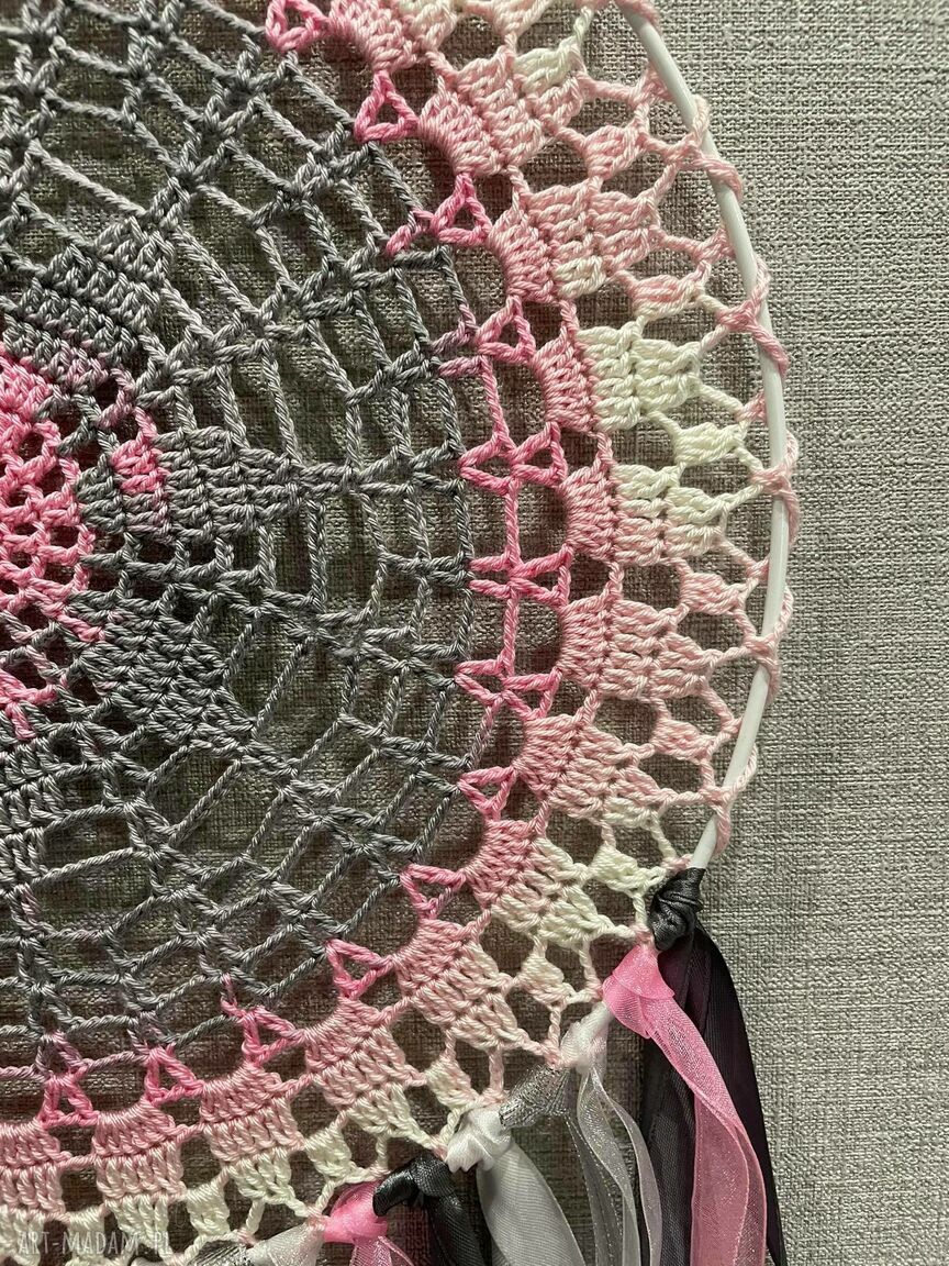 Łapacz snów boho folk na ścianę ręcznie robiony (30 cm), róż i szarość