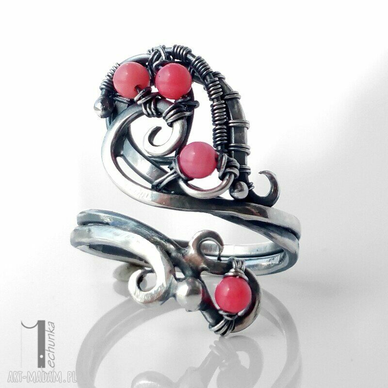 pierścionki: Motyle I srebrny pierścionek z koralem różowym handmade