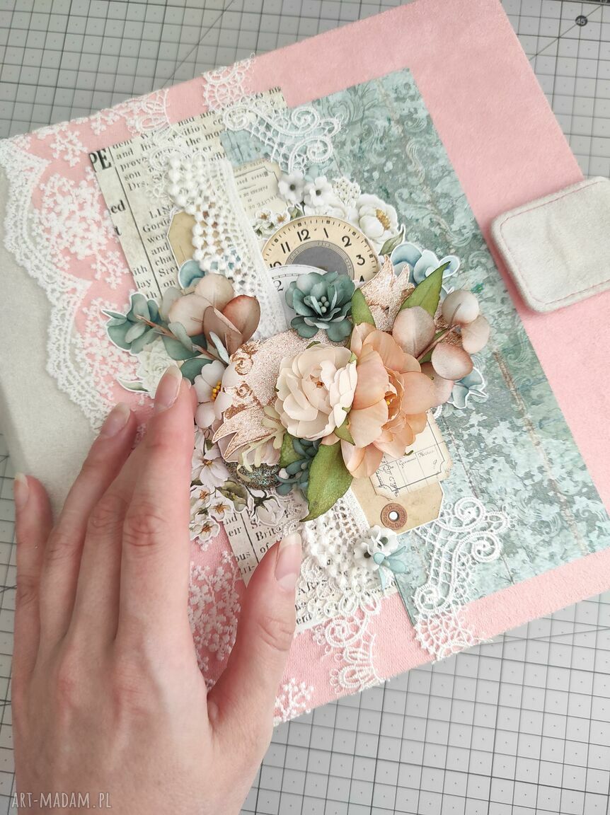 Album do wklejania - prezent dla rodziny w stylu scrapbooking art-Madam.pl