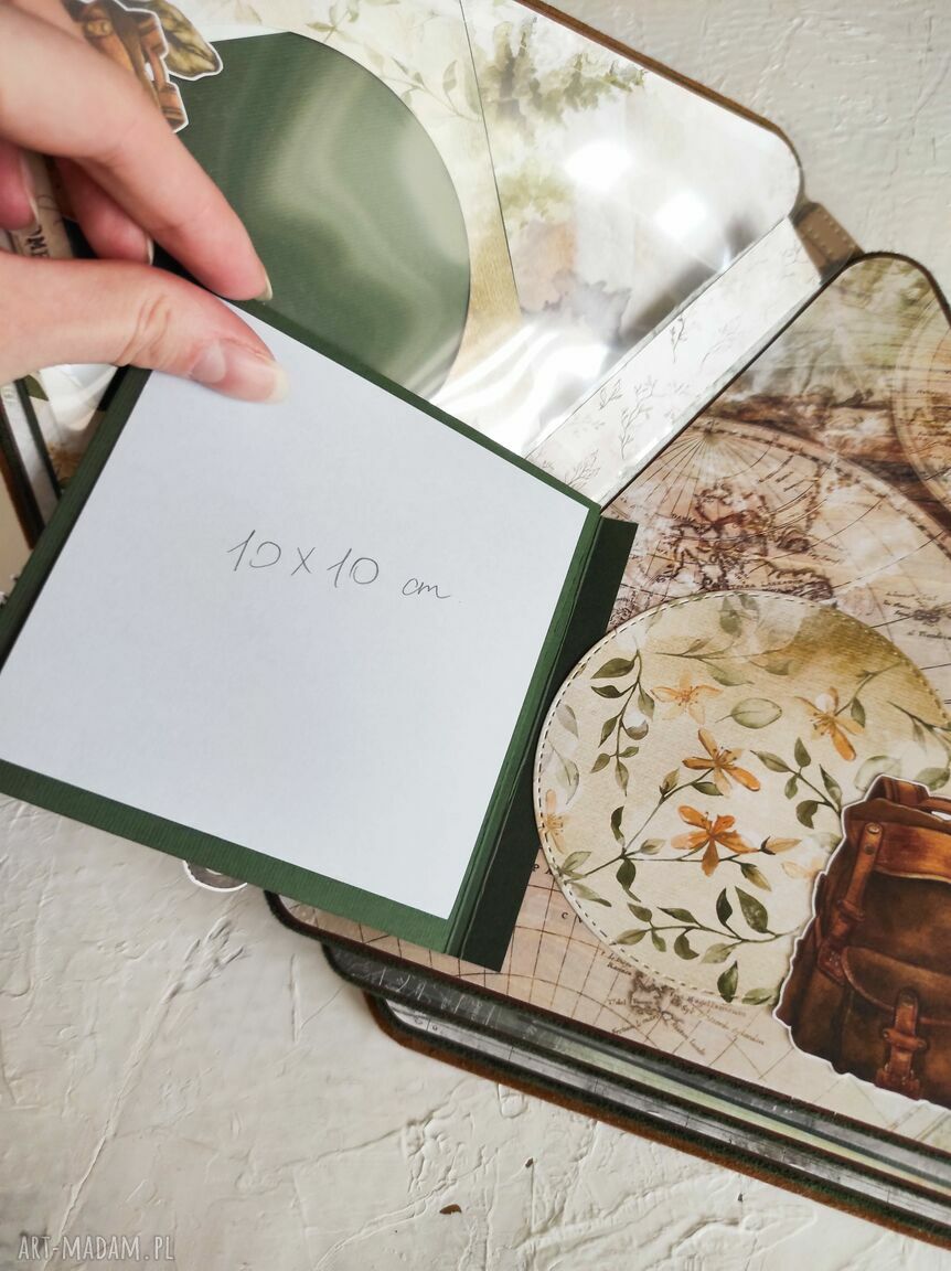 Prezent na urodziny: album scrapbooking do wklejania zdjęć pamiątka dla bliskiej osoby