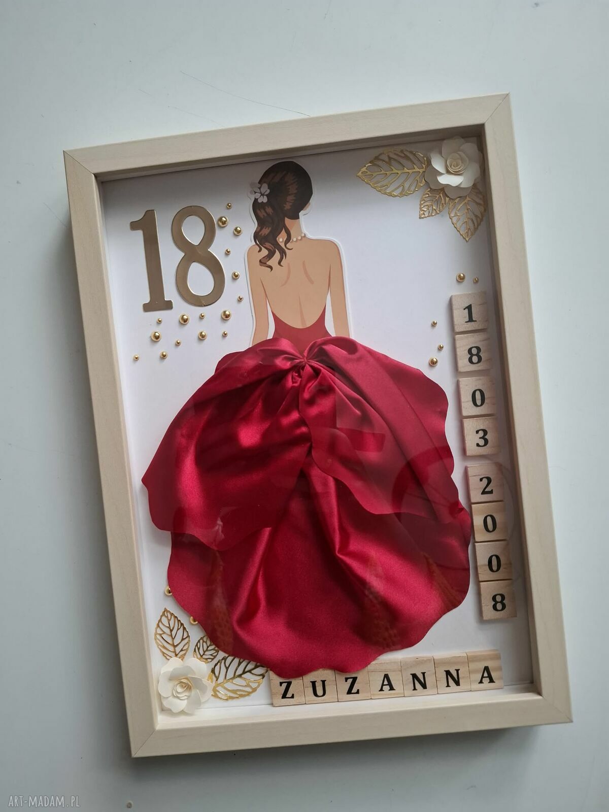 Personalizowana ramka 3D na 18 urodziny dla dziewczyny - pamiątka z imieniem i datą