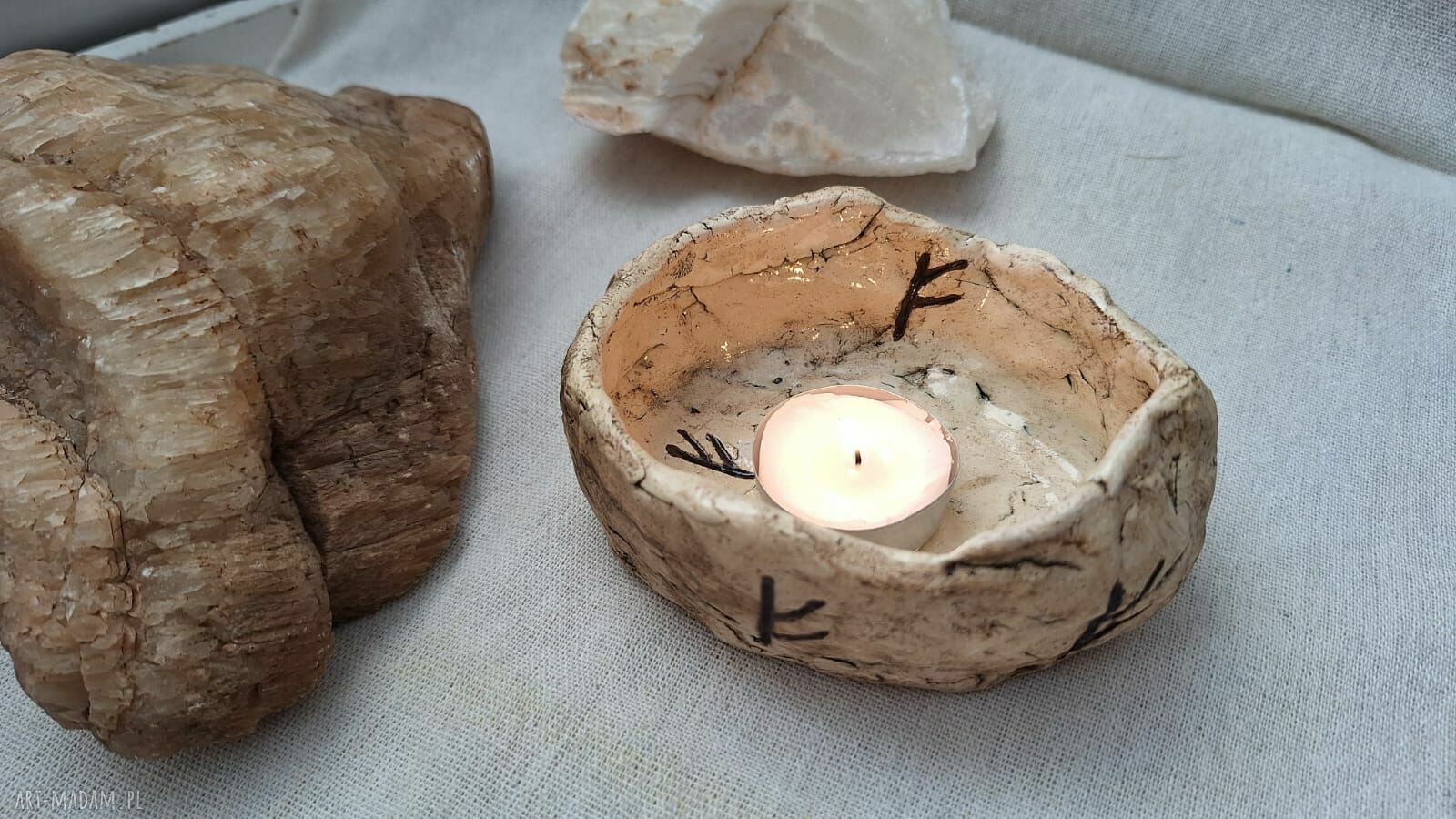 Ceramiczna misa rytualna kadzielnica z runą Fehu (dobrobyt)