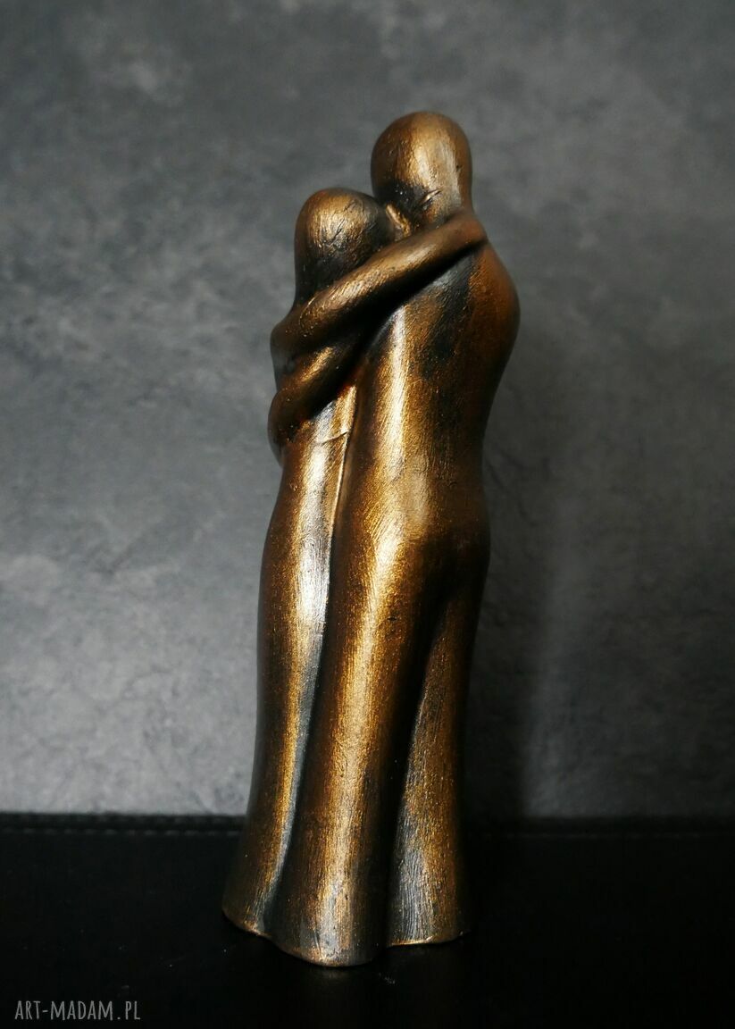 Ręczna rzeźba z gipsu „Przytul mnie” - prezent ślubny 14,6 cm