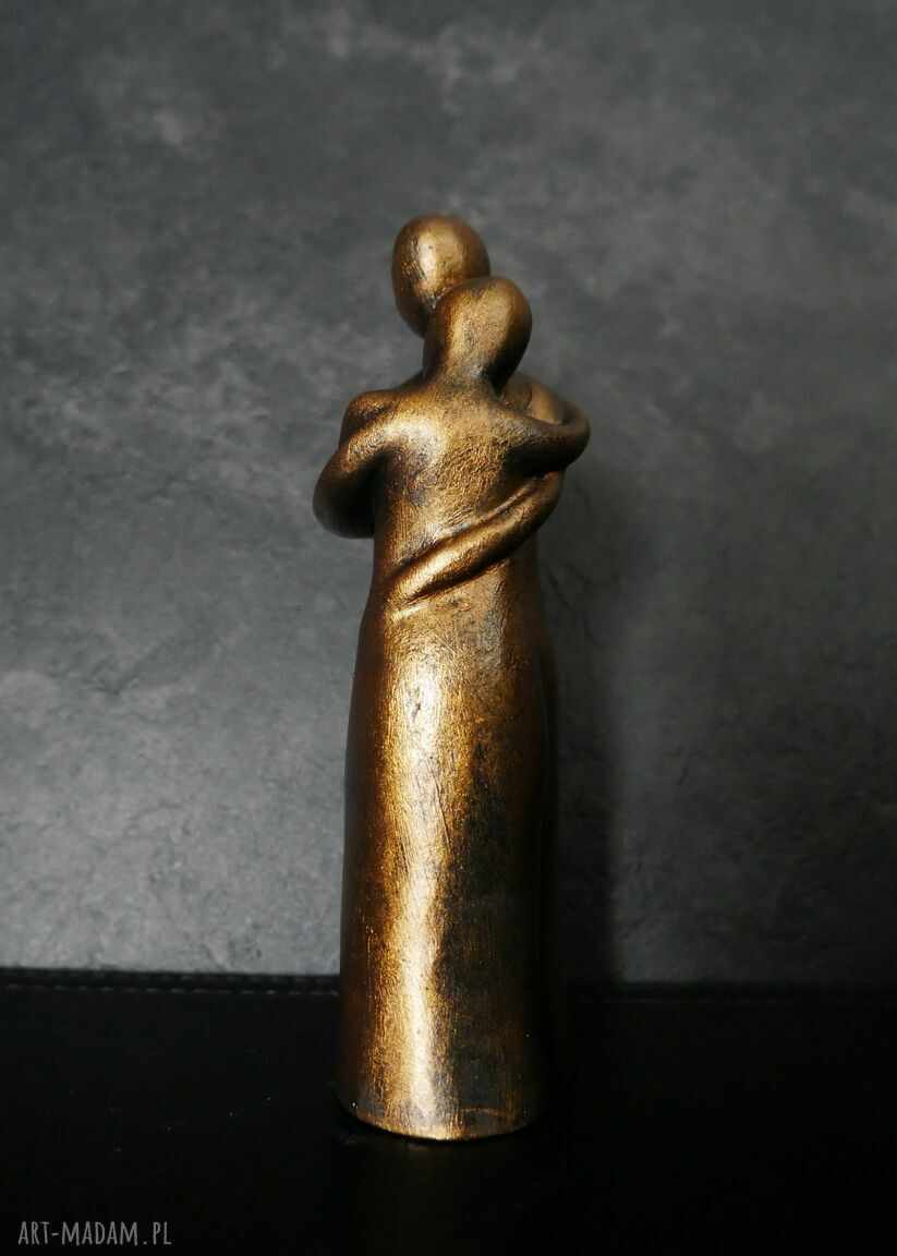 Ręczna rzeźba z gipsu „Przytul mnie” - prezent ślubny 14,6 cm
