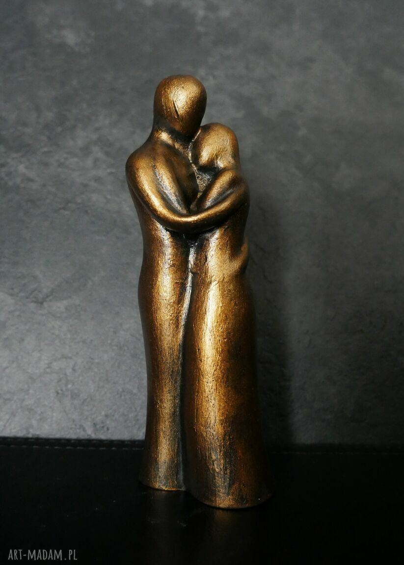 Ręczna rzeźba z gipsu „Przytul mnie” - prezent ślubny 14,6 cm