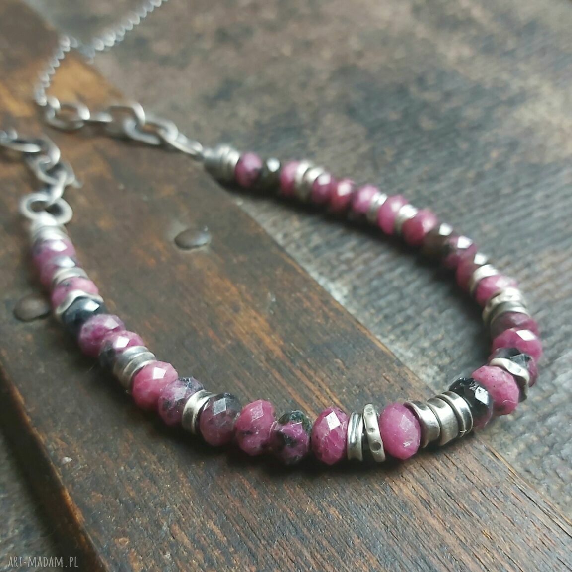 pomysł na prezent na święta: Naszyjnik z oksydowanego srebra rubiny Handmade