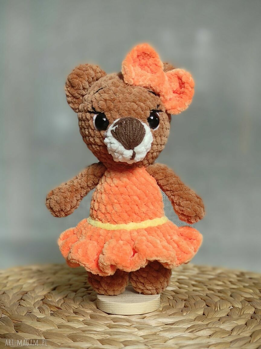 Szydełkowy miś sukience prezent misia maskotka przytulanka