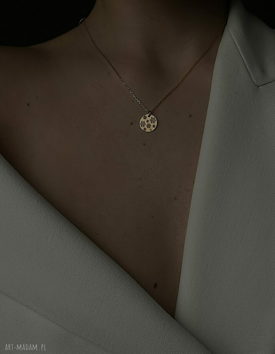 pomysł na prezent na święta: Złoty naszyjnik z grawerowanymi śnieżynkami Autorskie