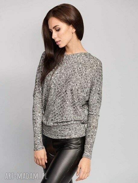 Modny sweter o luźnym kroju