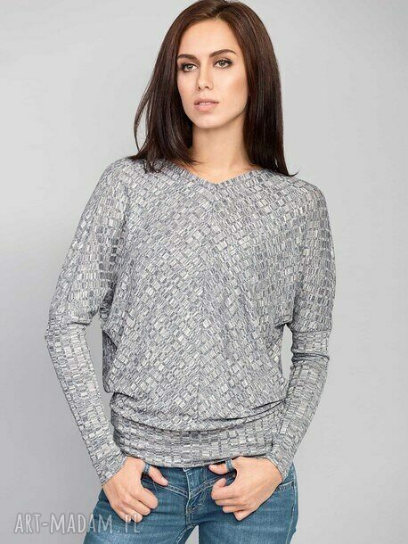 Modny sweter o luźnym kroju