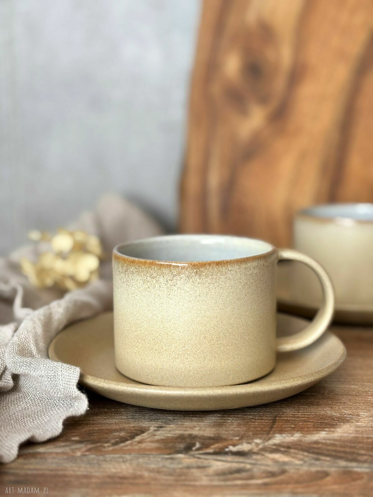 Prosta filiżanka ceramiczna ze spodkiem 250 ml beżowa - Pustynny piach