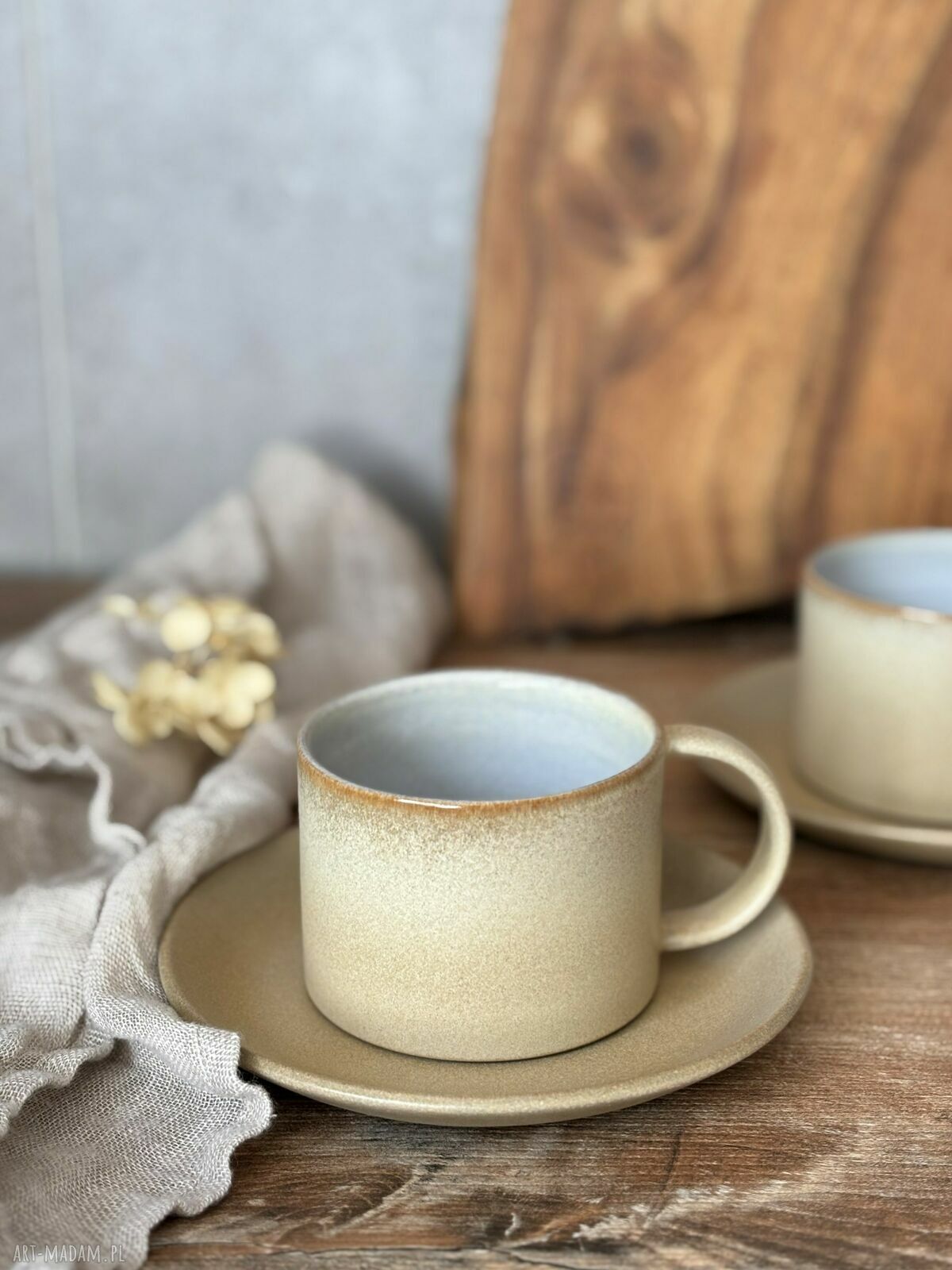 Prosta filiżanka ceramiczna ze spodkiem 250 ml beżowa - Pustynny piach