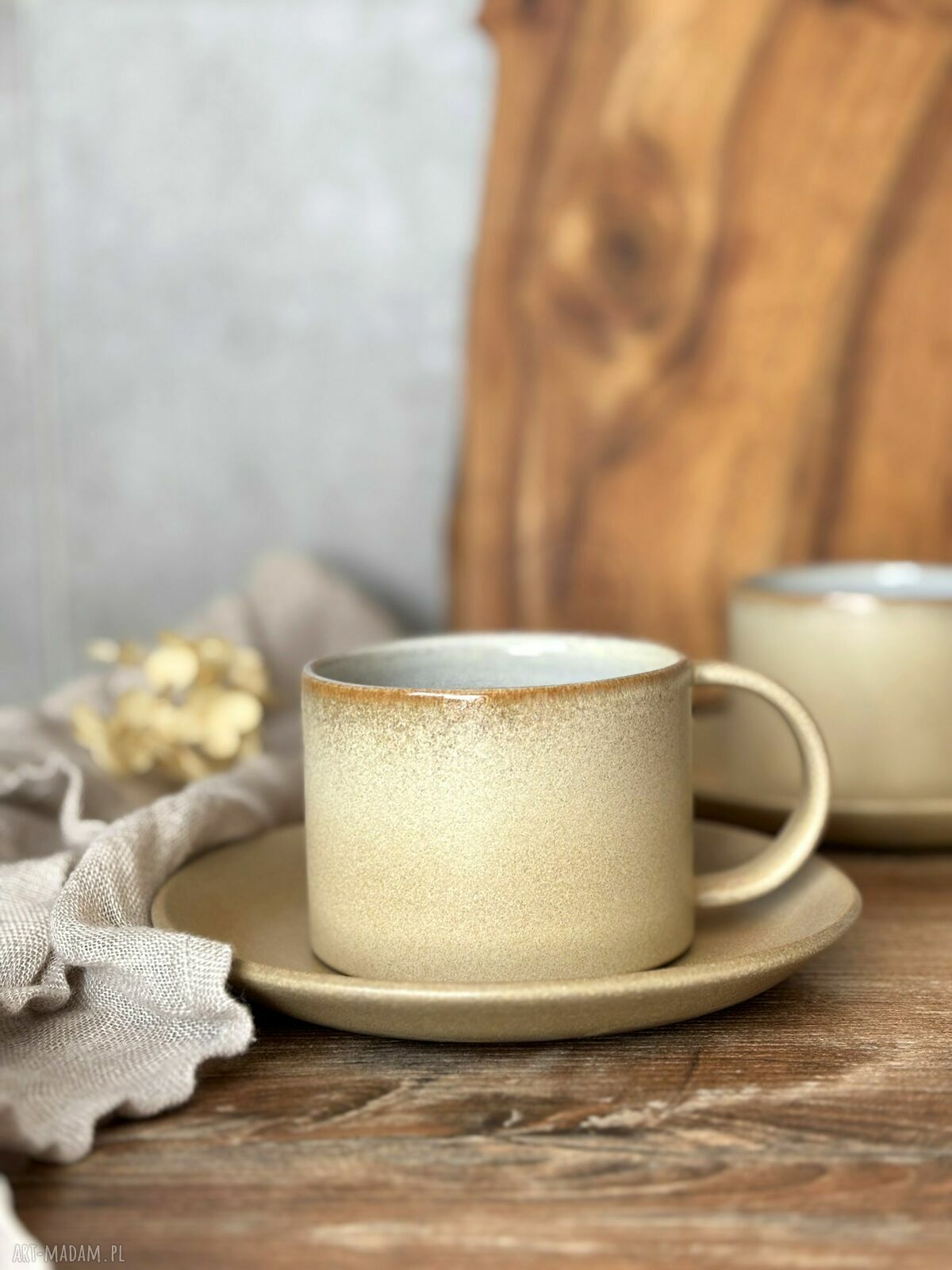 Prosta filiżanka ceramiczna ze spodkiem 250 ml beżowa - Pustynny piach