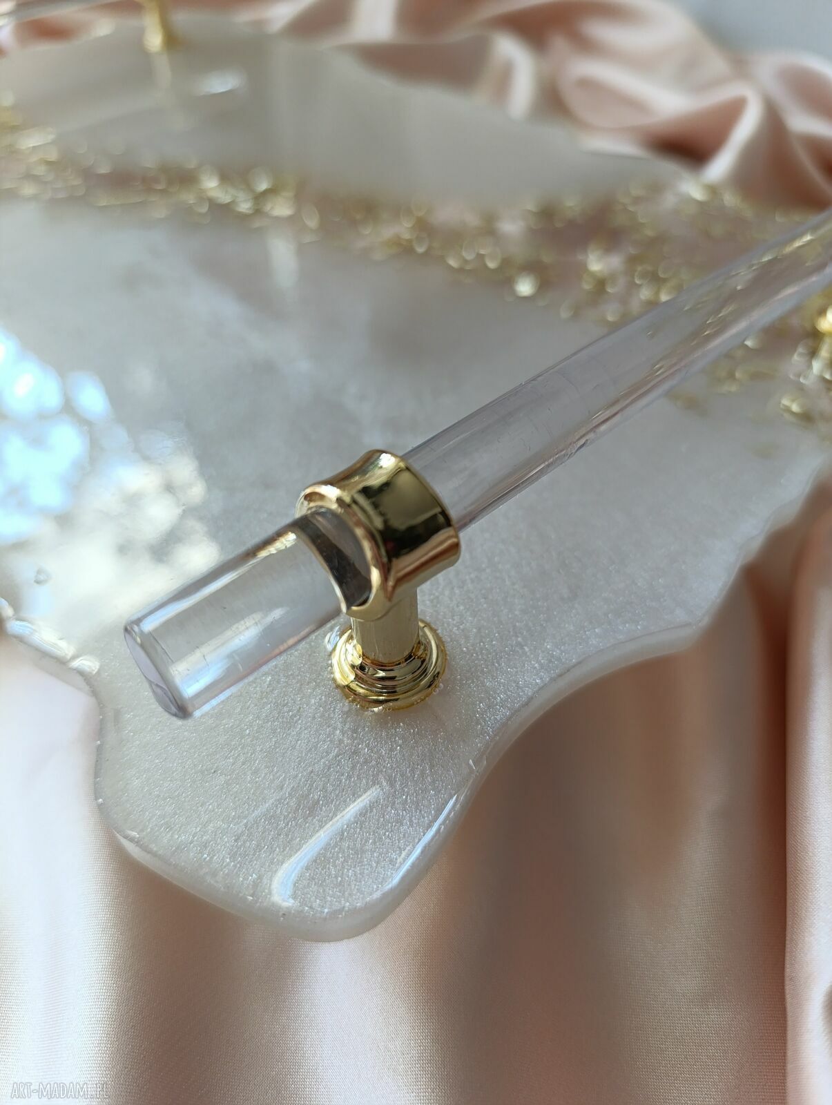 Prostokątna taca na nóżkach - elegancka dekoracja handmade ze złotą folią