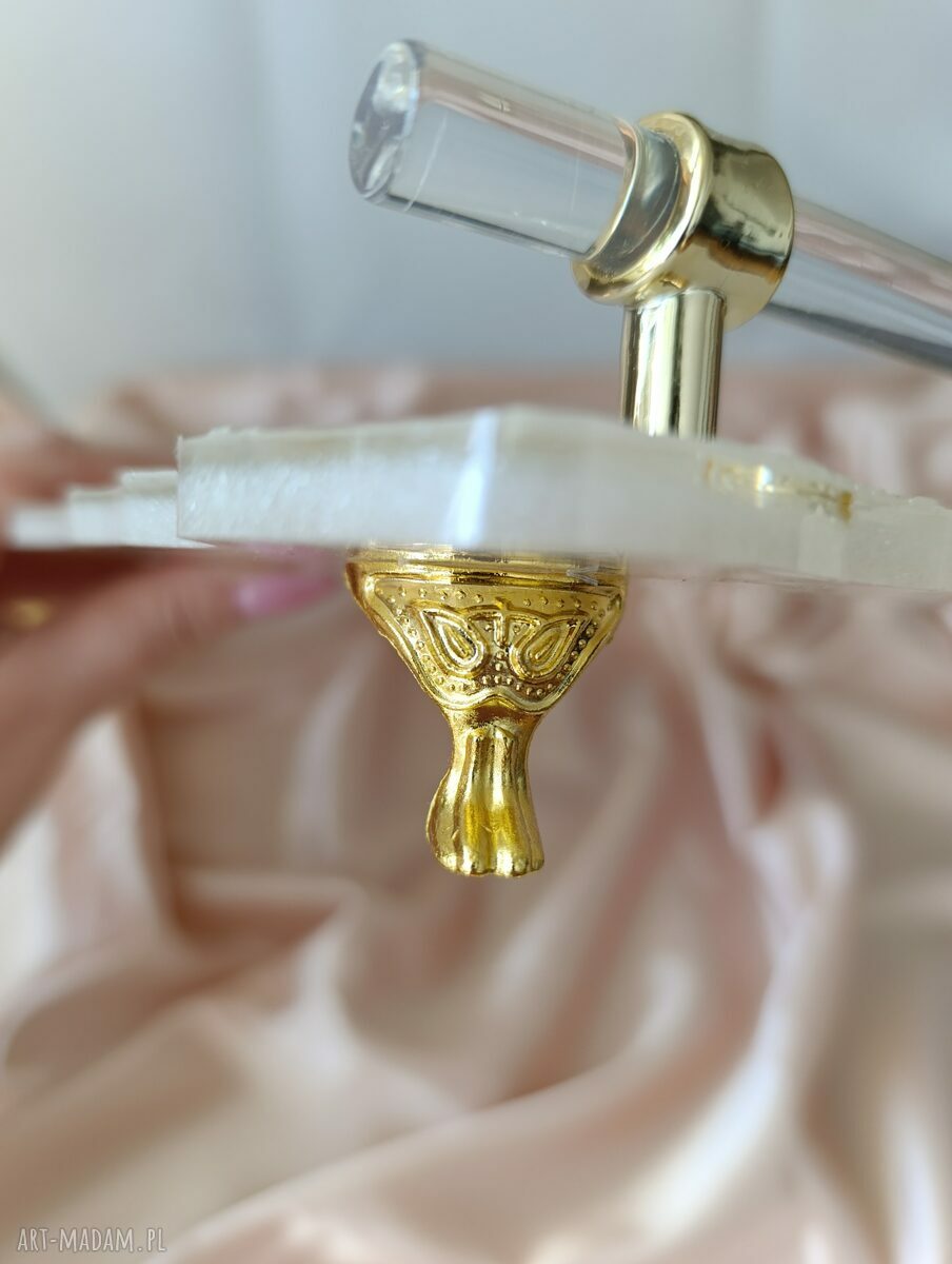 Prostokątna taca na nóżkach - elegancka dekoracja handmade ze złotą folią