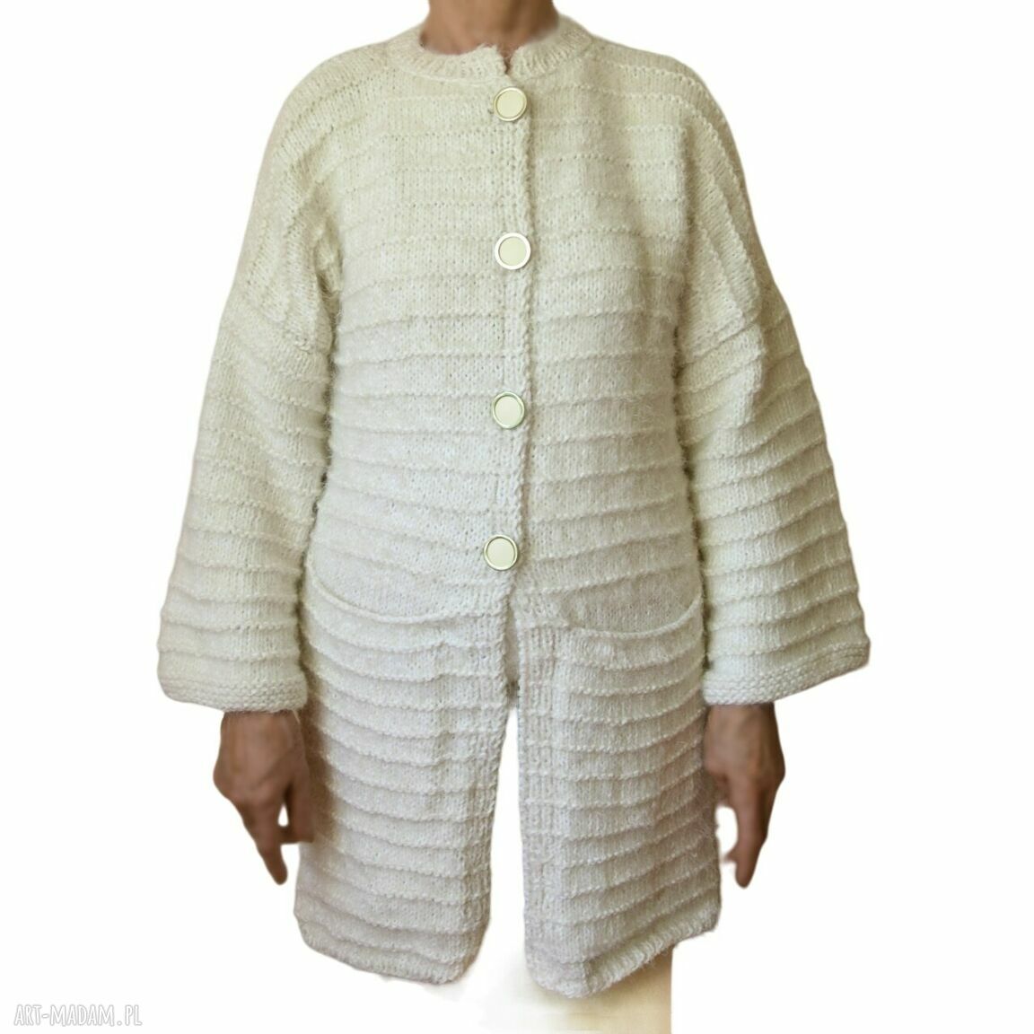 Prosty elegancki sweter-kardigan handmade kremowy z rękawami 3/4