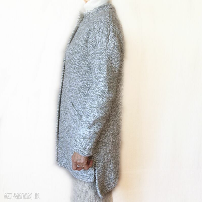 Prosty, elegancki sweter handmade na drutach ze stójką - jasnoszary melanż
