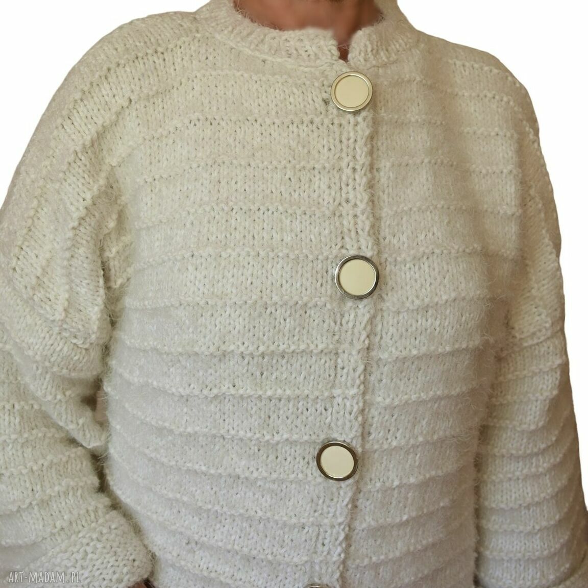 Prosty elegancki sweter-kardigan handmade kremowy z rękawami 3/4