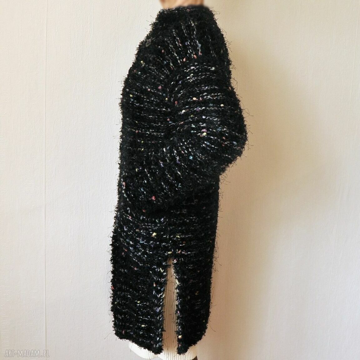 Prosty, elegancki sweter handmade - niska stójka i czarny melanż