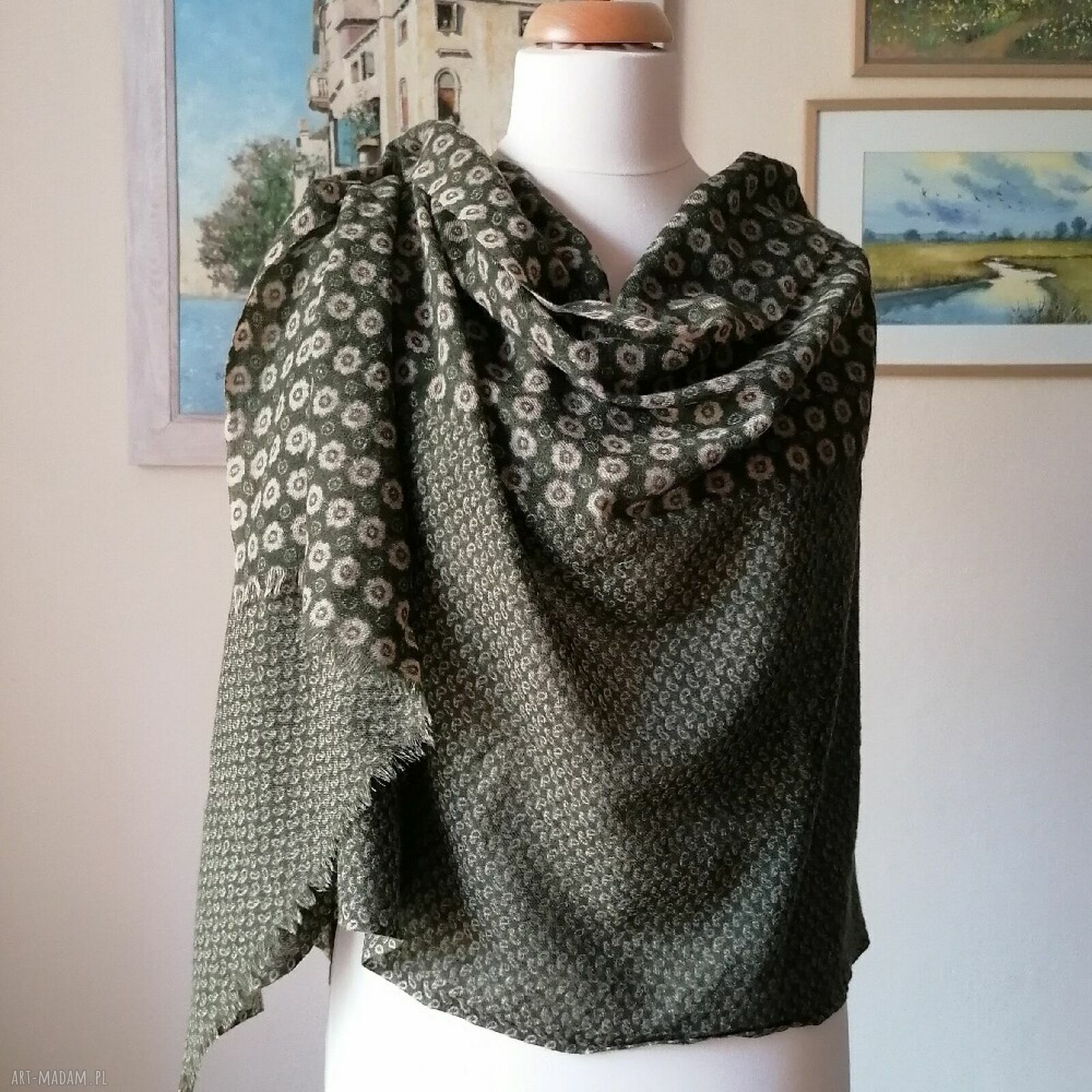 Duży szal z wełny merino 100% - finezyjny print