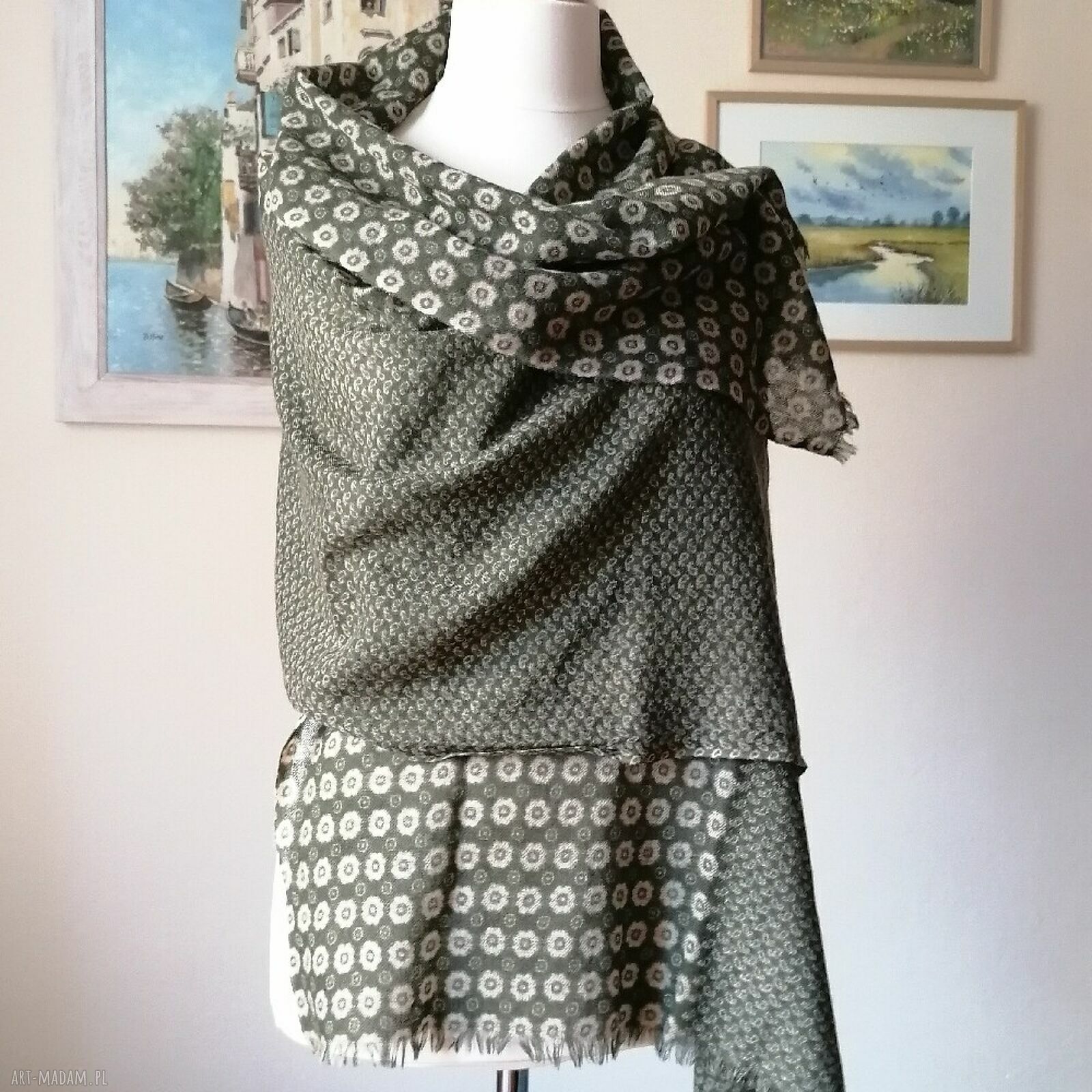 Duży szal z wełny merino 100% - finezyjny print