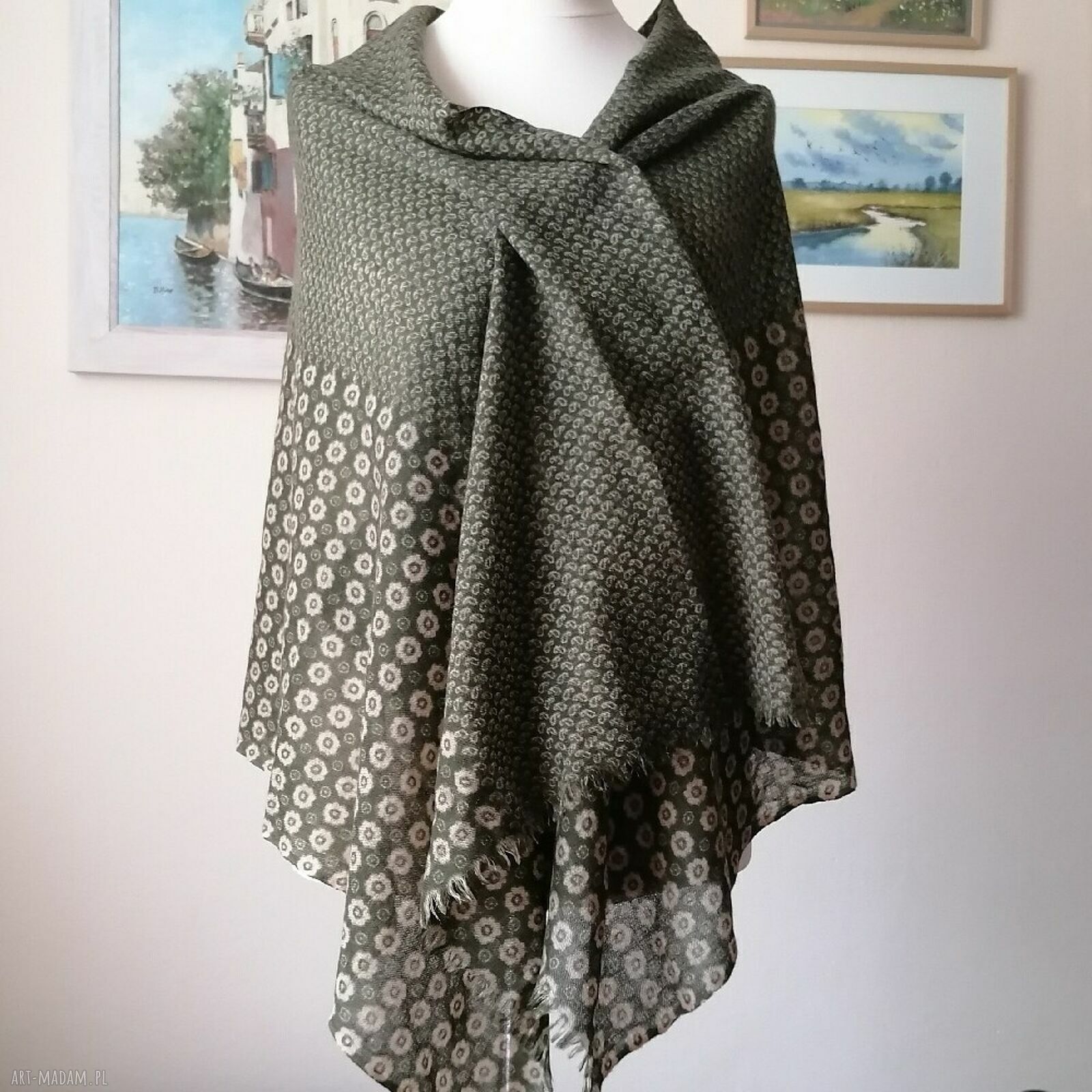 Duży szal z wełny merino 100% - finezyjny print
