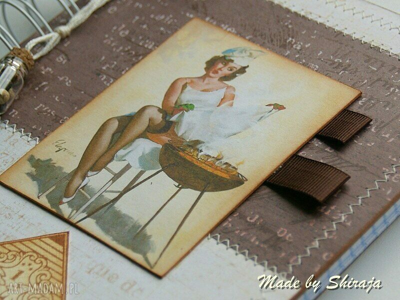 Przepiśnik A5 Pin-Up Girl "Grilujemy" w beżowo-brązowej stylistyce scrapbooking