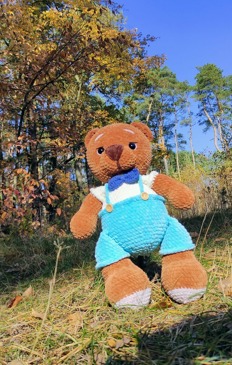 maskotki: Szydełkowy miś w stroju galowym handmade