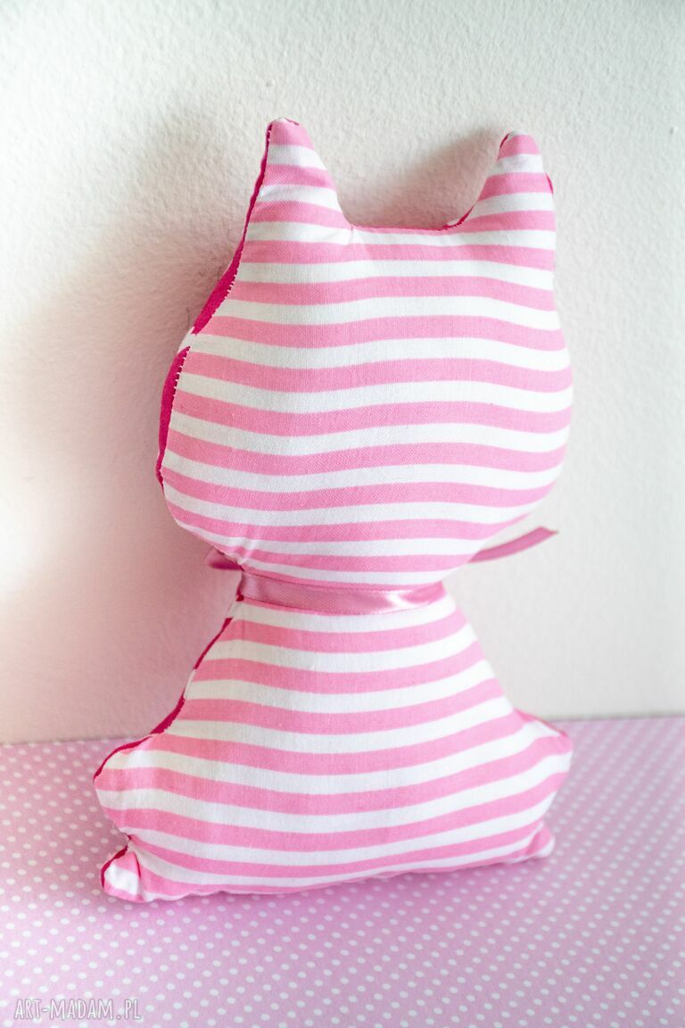 Kotek Psotek - Rózia - haftowana maskotka 19 cm