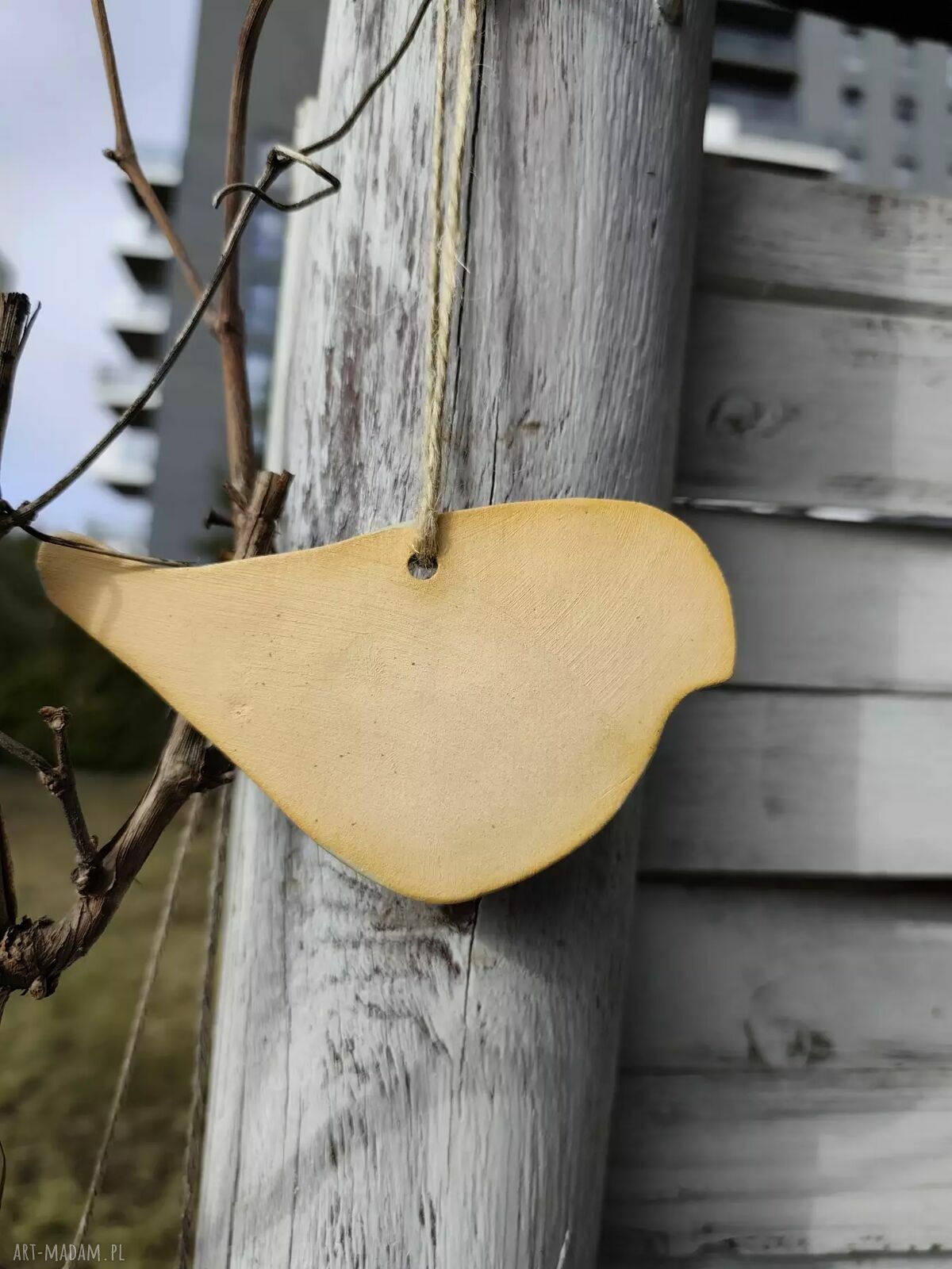 Różowy ceramiczny ptaszek na sznurku - ręcznie robiona dekoracja