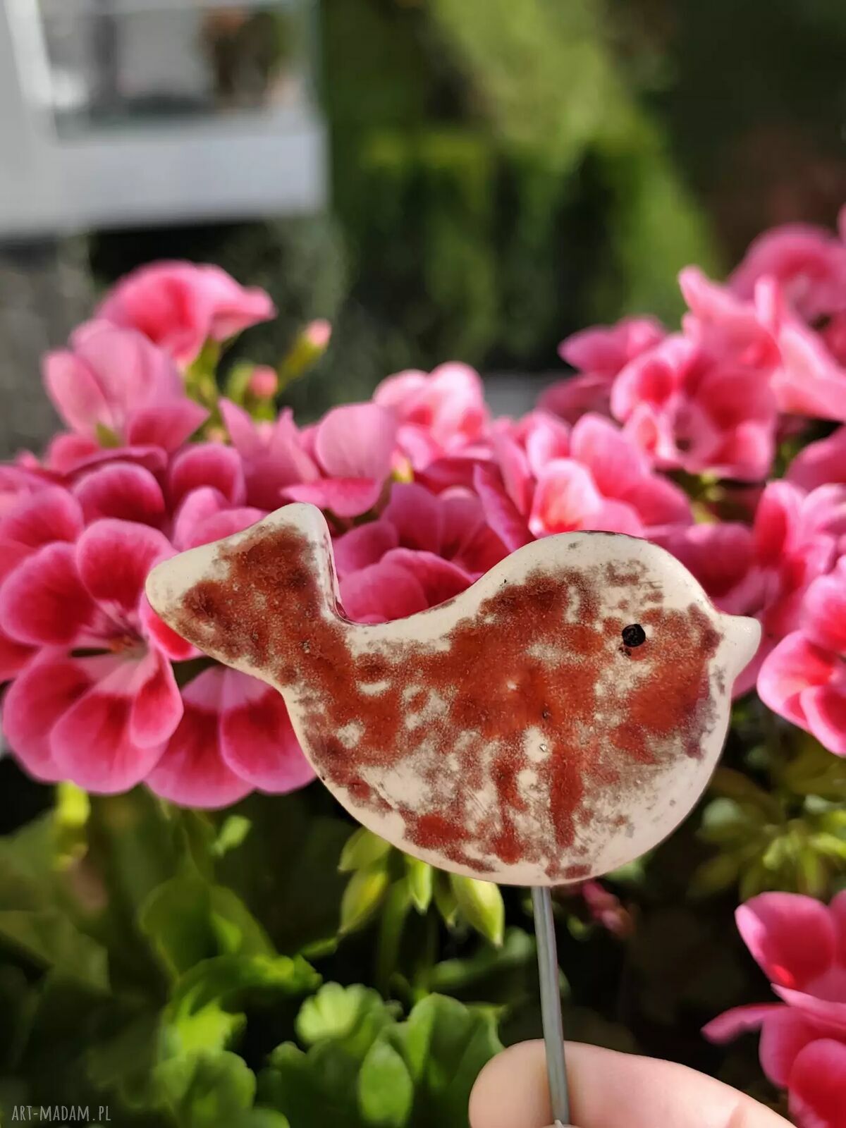 Ceramiczny ptaszek do doniczki - kolorowa ozdoba handmade