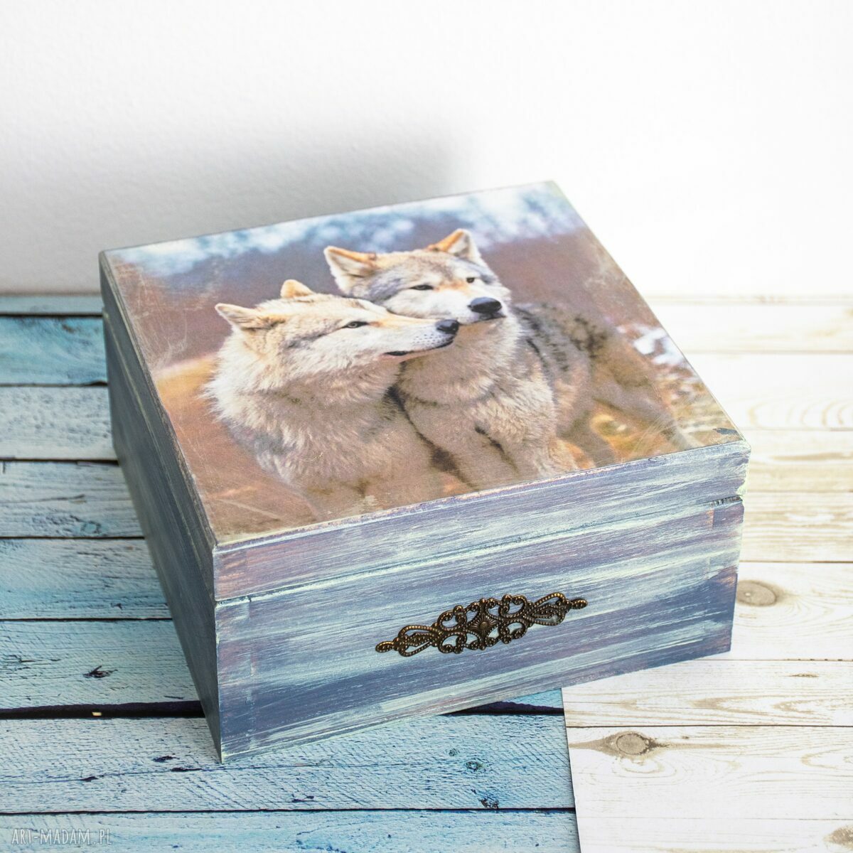Ręcznie robione drewniane pudełko Dwa Wilki z motywem lasu - decoupage