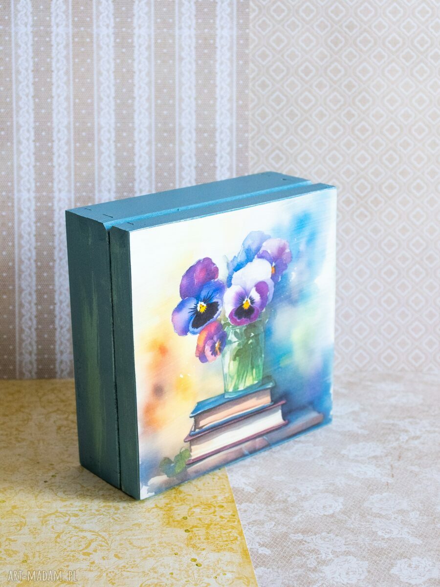 Pudełko drewniane Bratki - handmade dla nauczycielki