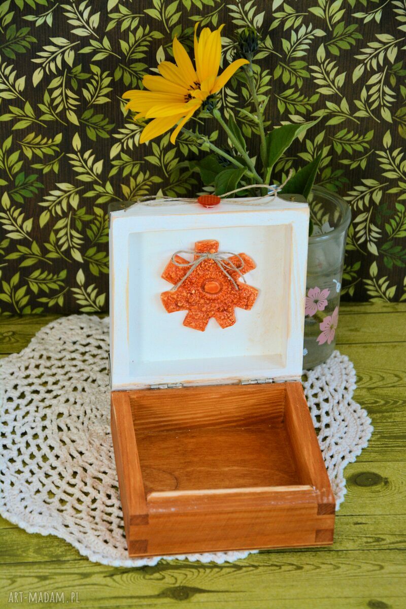Pudełko drewniane z rudzikiem - urodzinowa szkatułka handmade