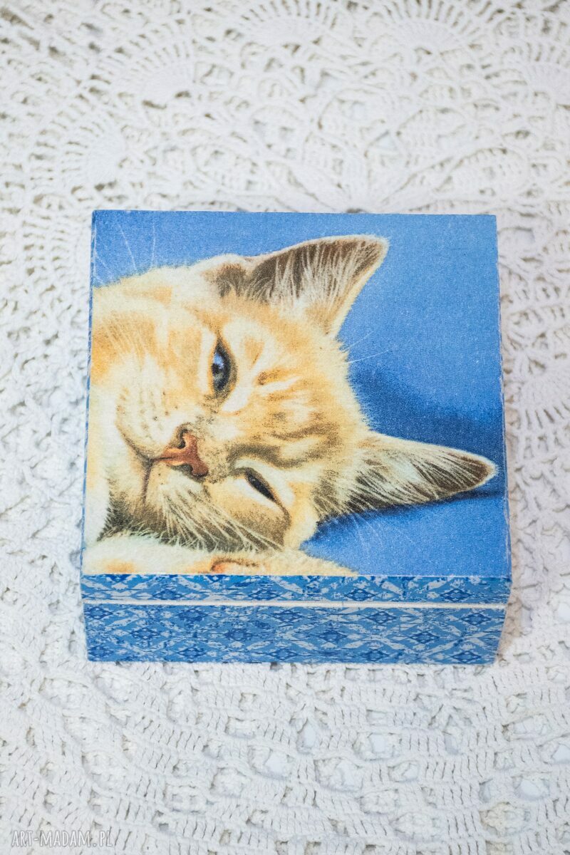 Drewniane pudełko Kotek - subtelne decoupage na skarby