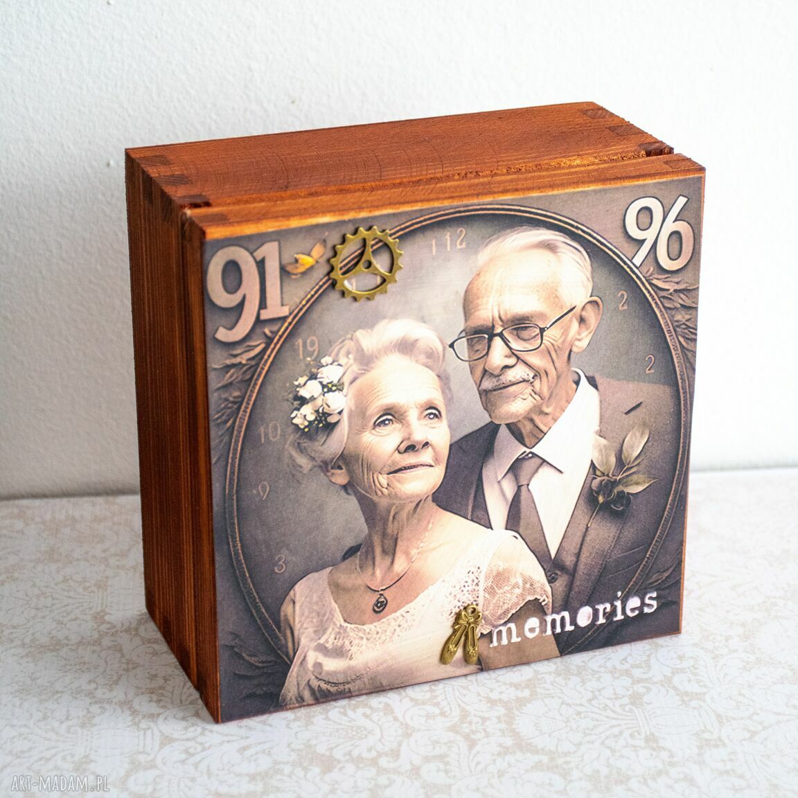 Drewniane pudełko vintage "I żyją długo" z napisem Love